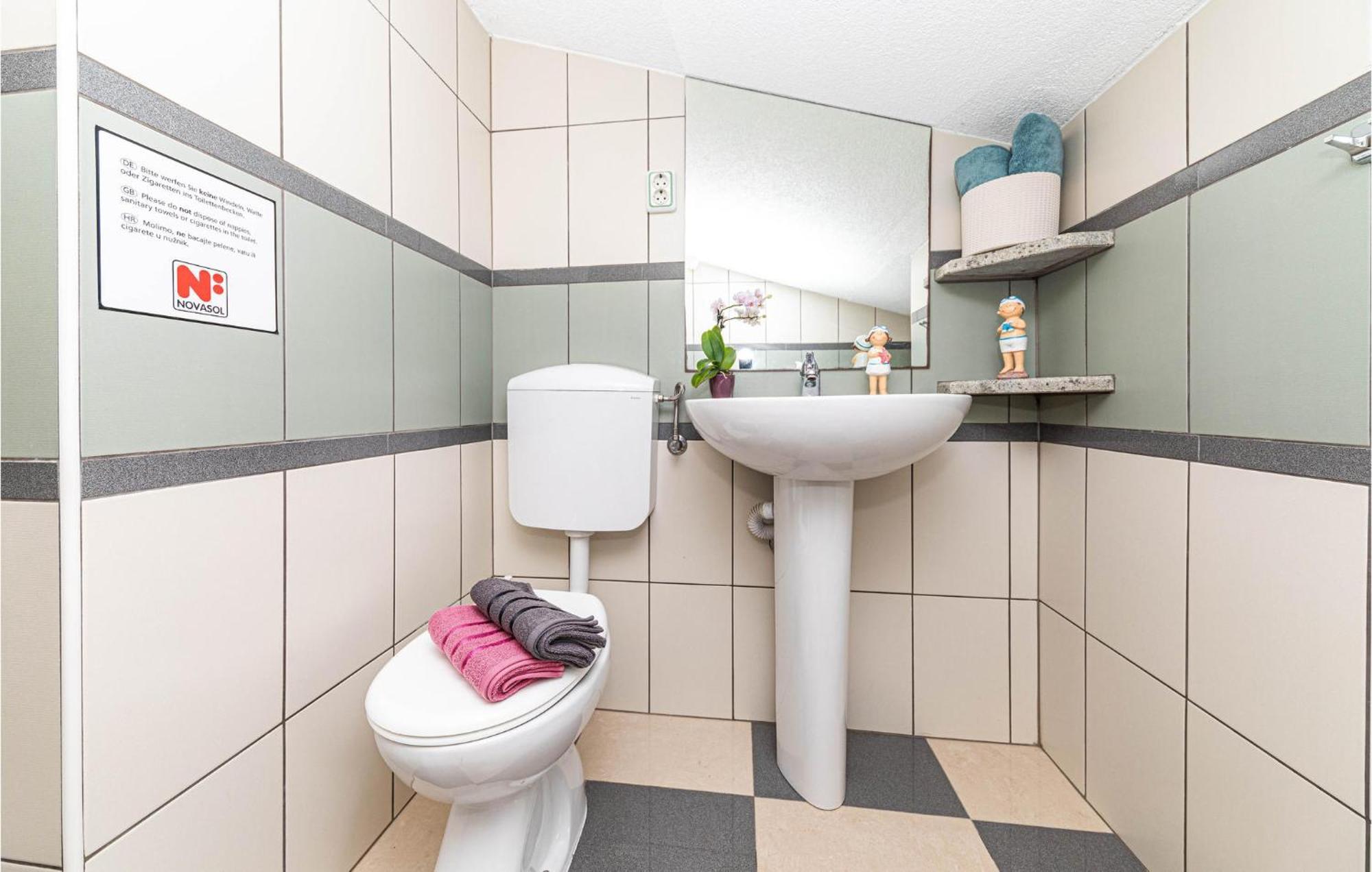 Nice Apartment In Kastel Stafilic With Sauna Kaštela エクステリア 写真